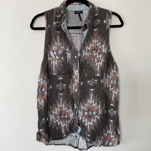 Nollie Sleeveless Aztec Button Up (L)